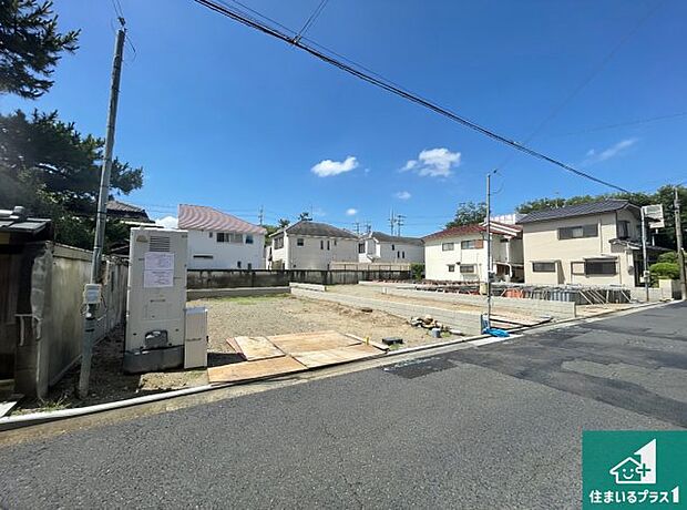 【外観】周辺は落ち着いた街並みの住宅地！子育てがしやすい住環境です！まだ未完成ですが、現地でしかわからない事もございます。是非一度ご覧ください。