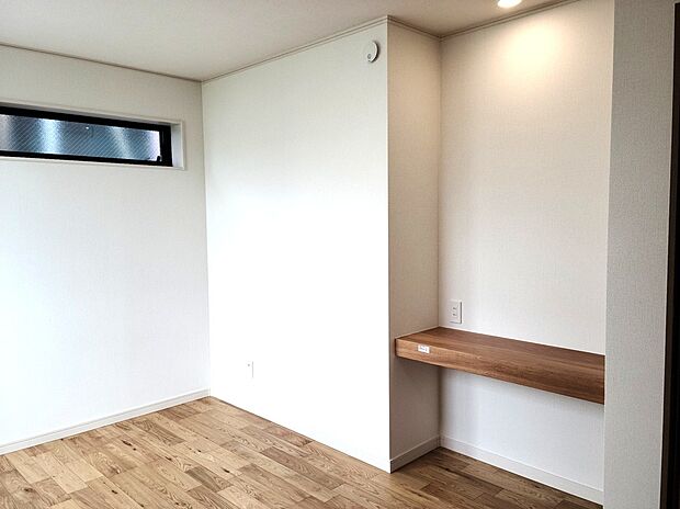 【3F　主寝室　カウンター付き】リモートワークにもおすすめです
