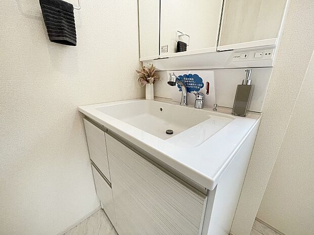 【シャワー水栓】ハンドシャワー付き！使いやすい洗面台。  
