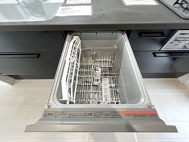 【食器洗浄乾燥機】後片付けもラクラク、家事の時間短縮の食器洗浄乾燥機です。 