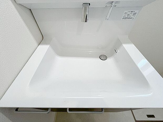 【シャンプードレッサー】ハンドシャワー付き！使いやすい洗面台。  
