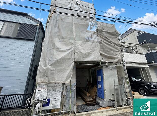周辺は落ち着いた街並みの住宅地!子育てがしやすい住環境です!まだ未完成ですが、現地でしかわからない事もございます。是非一度ご覧ください。
