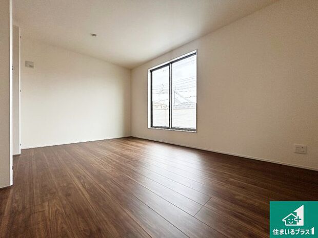 【洋室】シンプルな洋室は、自分好みのインテリアが楽しめます♪ご家族とインテリアや家具を選びに行くのは新築購入時の醍醐味の一つです。ぜひお楽しみください♪