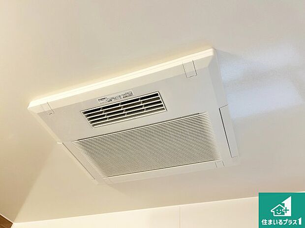 【浴室暖房乾燥機】四季を通して快適なバスライフをお手伝いする浴室暖房乾燥機！浴室の乾燥・暖房・涼風・換気はもちろん、２４時間換気にも対応！ 