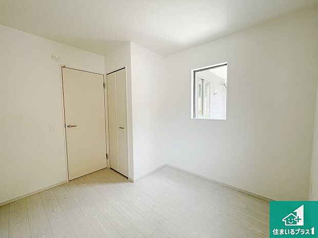 【洋室】収納スペースが充実しているので子供の成長に合わせてたくさん収納ができます！家族構成に合わせた様々な活用ができる収納！