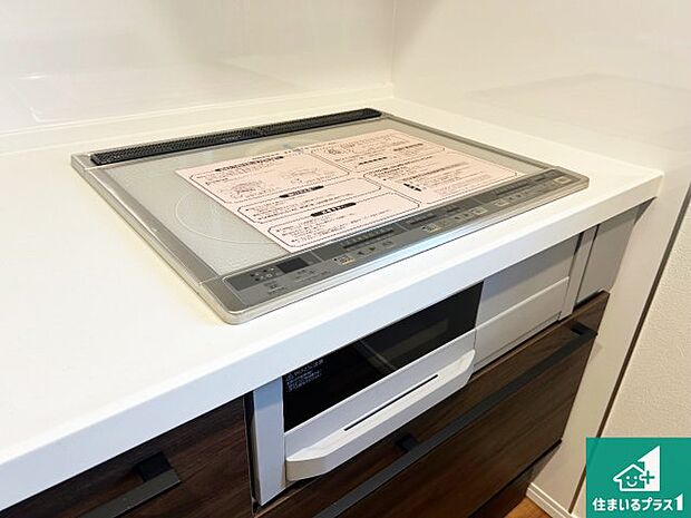 【IHコンロ】火を使わないので、安心なＩＨコンロ！でこぼこが無い構造なので、掃除もしやすく清潔に保てます！