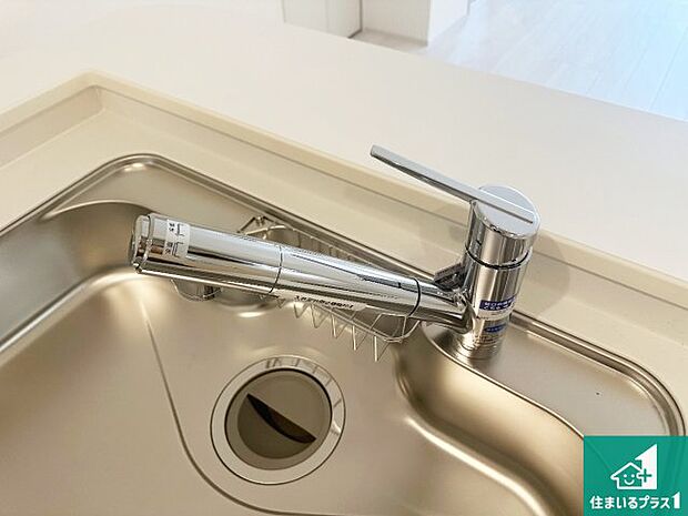 【キッチン水栓】浄水器を内蔵!炊飯時、お茶を作る時に安心してお水を使えます!お湯と冷水、浄水と原水、シャワーの切替えもワンタッチです!