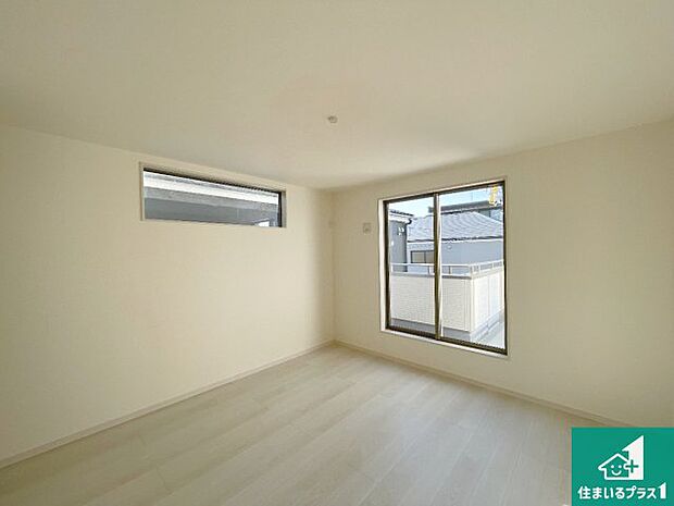 【洋室】シンプルな洋室は、自分好みのインテリアが楽しめます♪ご家族とインテリアや家具を選びに行くのは新築購入時の醍醐味の一つです。ぜひお楽しみください♪