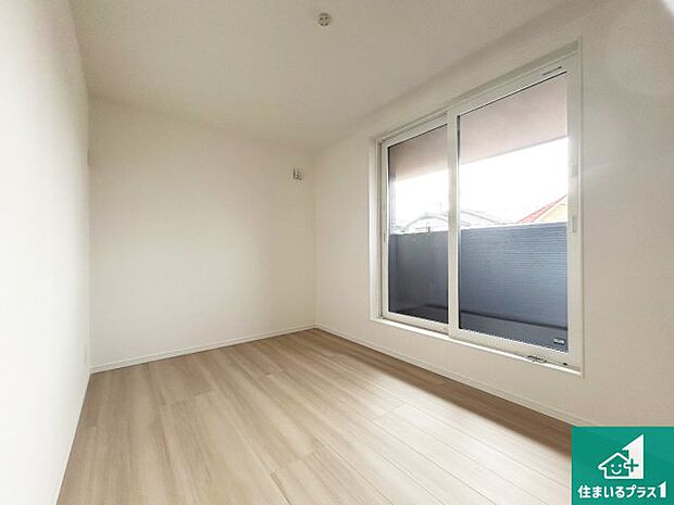 【洋室】収納スペースが充実しているので子供の成長に合わせてたくさん収納ができます！家族構成に合わせた様々な活用ができる収納！