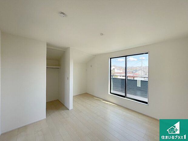 【洋室】シンプルな洋室は、自分好みのインテリアが楽しめます♪ご家族とインテリアや家具を選びに行くのは新築購入時の醍醐味の一つです。ぜひお楽しみください♪