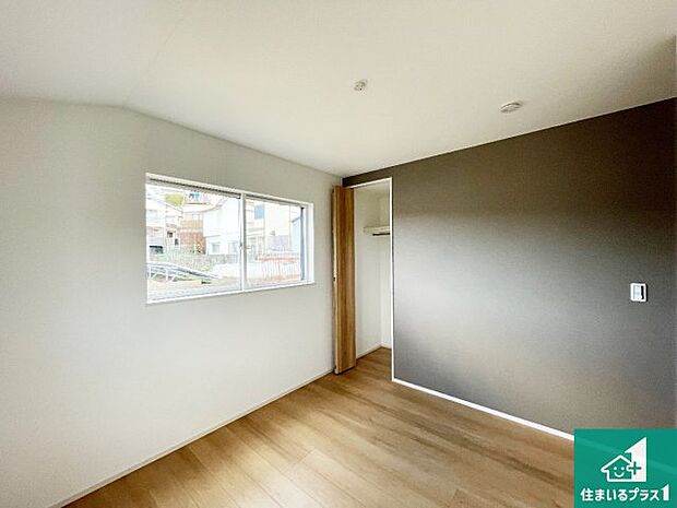 【洋室】シンプルな洋室は、自分好みのインテリアが楽しめます♪ご家族とインテリアや家具を選びに行くのは新築購入時の醍醐味の一つです。ぜひお楽しみください♪