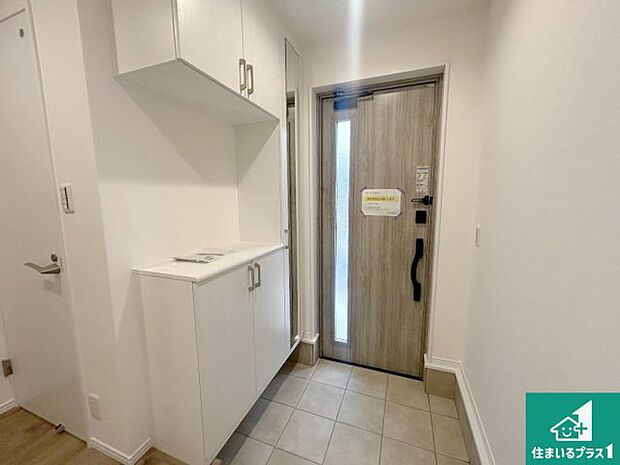 【玄関】シューズボックスにはたくさんの靴が収納できるので玄関周りはいつもスッキリ!ご家族が増えても安心!