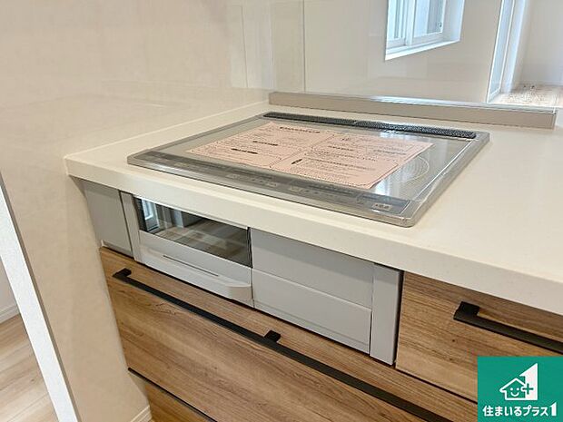 【IHコンロ】火を使わないので、安心なＩＨコンロ！でこぼこが無い構造なので、掃除もしやすく清潔に保てます！