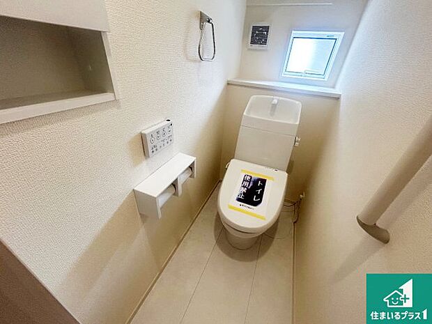 【トイレ】1・2階の2ヶ所にあるので、朝の忙しい時間の順番待ちもなく、深夜の利用にも大変便利です。