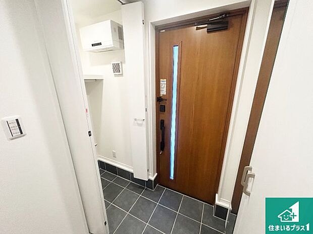 【玄関】シューズボックスにはたくさんの靴が収納できるので玄関周りはいつもスッキリ!ご家族が増えても安心!