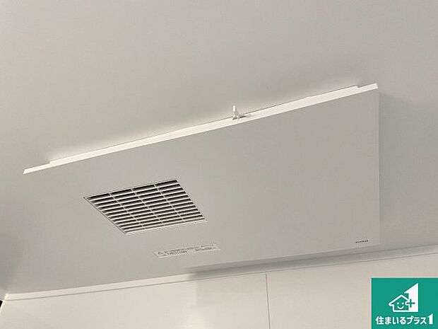 【浴室暖房乾燥機】四季を通して快適なバスライフをお手伝いする浴室暖房乾燥機!浴室の乾燥・暖房・涼風・換気はもちろん、24時間換気にも対応!