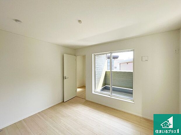 【洋室】収納スペースが充実しているので子供の成長に合わせてたくさん収納ができます!家族構成に合わせた様々な活用ができる収納!