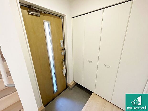 【玄関】シューズボックスにはたくさんの靴が収納できるので玄関周りはいつもスッキリ!ご家族が増えても安心!