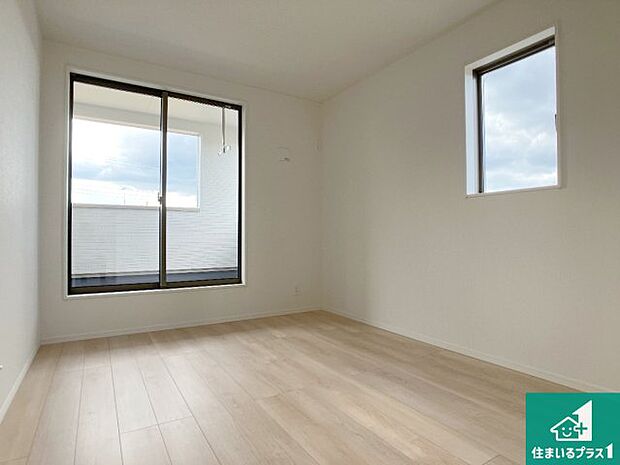 【洋室】収納スペースが充実しているので子供の成長に合わせてたくさん収納ができます!家族構成に合わせた様々な活用ができる収納!