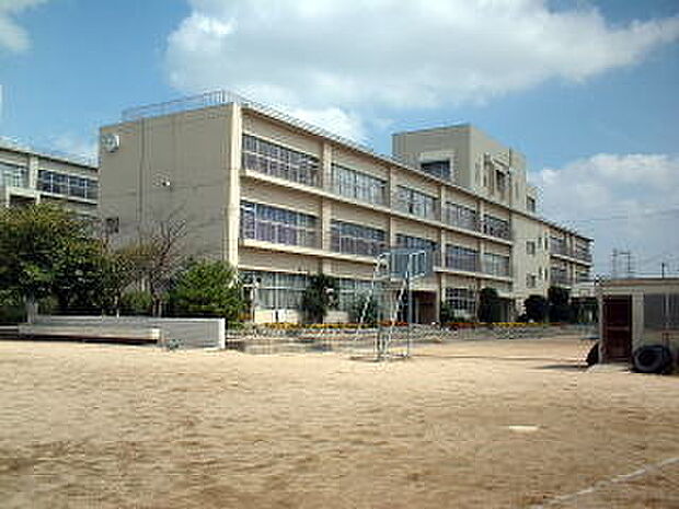 宝塚市立高司中学校