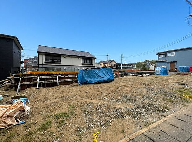 【外観】現在建築中!落ち着いた街並みで新生活を始めることが出来そう!周辺の物件も併せてご紹介させて頂きます!