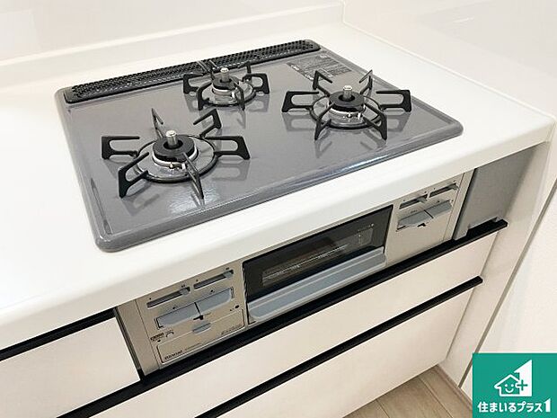【コンロ】ダブル高火力Ｓｉセンサー付きコンロ！３口あるので、まとめて料理をする時も大活躍！