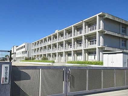 福岡中学校 約1310～1380ｍ(徒歩17～18分)