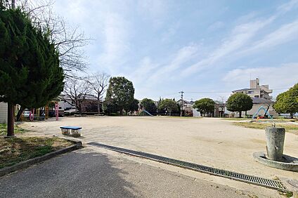 上郷公園 約350～360ｍ(徒歩5分)