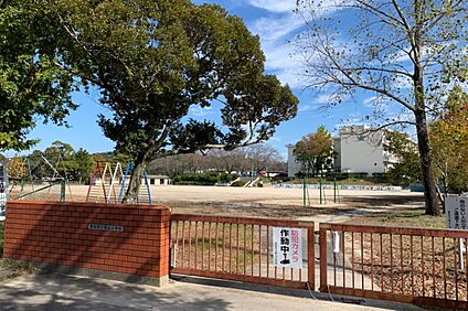 東山小学校 600ｍ(徒歩8分)