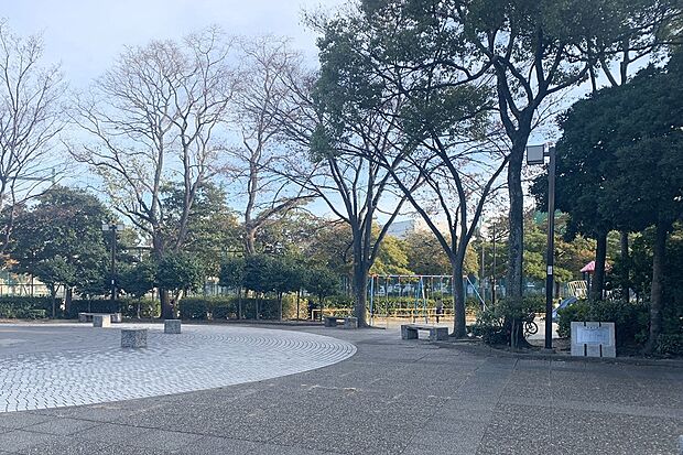 露橋公園(約270m)