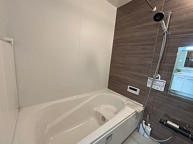 【浴室】【3号地】
浴室乾燥機付き。雨の日や花粉の季節も安心です。