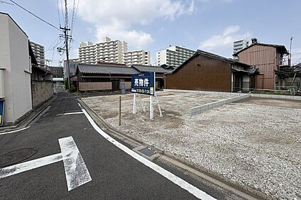 西側前面道路