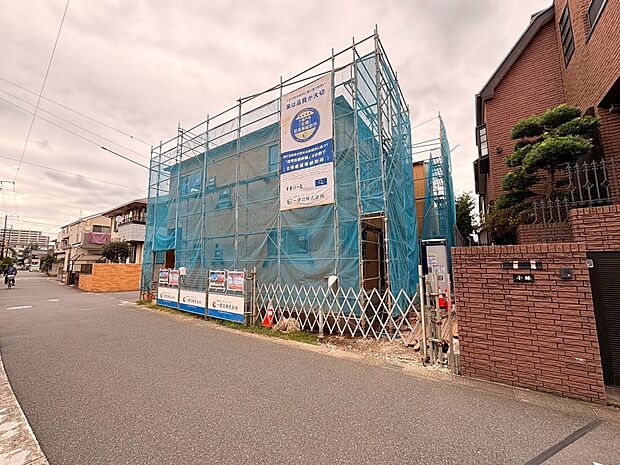 美しい緑と良好な住環境が守られてきたこの街に、新築戸建てが誕生いたしました。穏やかな空気の流れる落ち着いた住環境です。ぜひ、現地へ足をお運びいただき実際の環境・陽当たりをご確認下さいませ♪