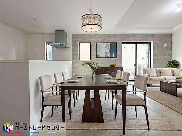 家族みんなが揃う場所だからこそ一番に陽当たりを考慮し明るくゆったりとくつろげる場所として設計しております。※こちらはCGで画像生成したイメージ画像になります。家具などは付いておりません。