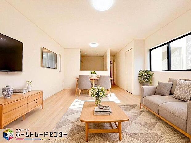 家族みんなが揃う場所だからこそ一番に陽当たりを考慮し明るくゆったりとくつろげる場所として設計しております。※こちらはCGで画像生成したイメージ画像になります。家具などは付いておりません。