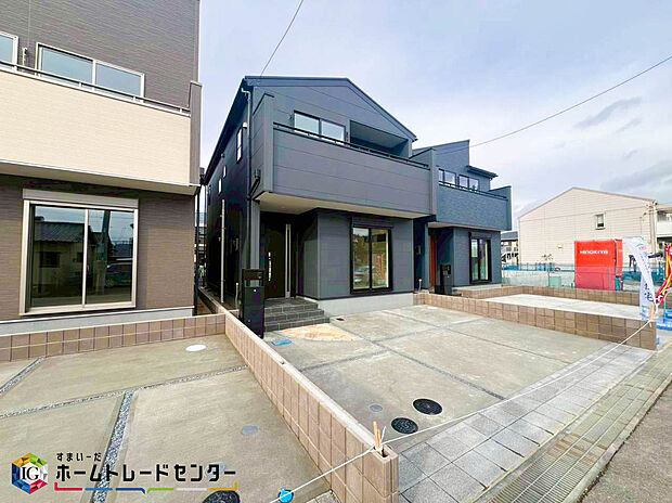 美しい緑と良好な住環境が守られてきたこの街に、新築戸建てが誕生致しました。穏やかな空気の流れる落ち着いた住環境です。ぜひ、現地へ足をお運びいただき実際の環境・陽当たりをご確認下さいませ♪