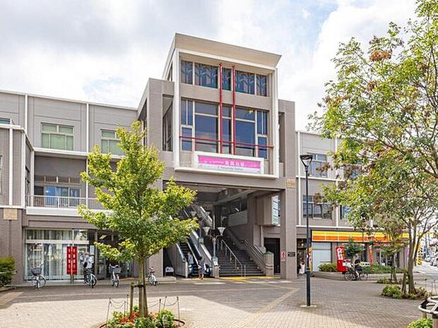 京成松戸線「薬園台」駅まで徒歩14分♪「習志野」駅まで徒歩16分♪小学校・買物施設が徒歩10分圏内のため、生活しやすい環境です。
