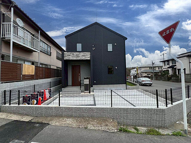 この風景が暮らしの一部に。毎日がイキイキと笑顔溢れる暮らしの始まりです♪ぜひ一度この見晴らしを体感してみませんか♪ご都合の良い時　自由に外観ご覧になれます。ご内見ご希望の際はぜひお気軽にご連絡下さい♪