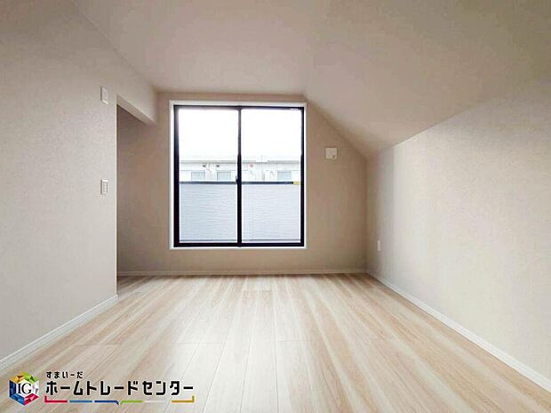お子様やご家族の人数により一人一部屋が叶う空間になります。戸建ては各部屋のプライバシーを十分に保つ事が可能です。またゲストルームとしてや在宅ワークのスペースとしてお部屋が多いと便利です。