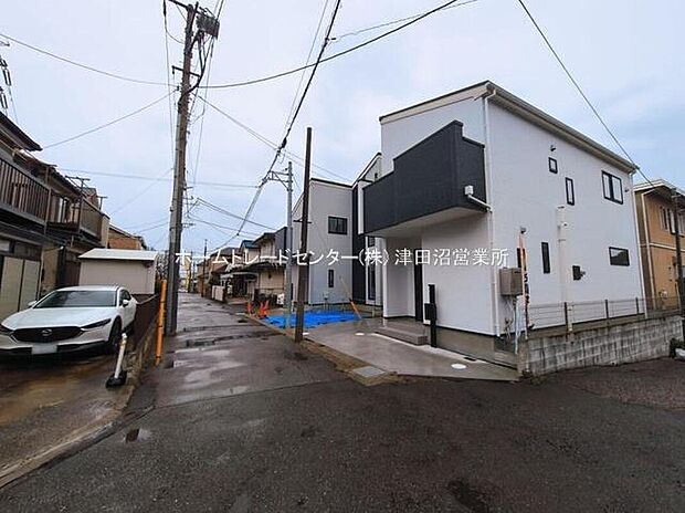 閑静な住宅地で子育て家族にピッタリ。毎日のお散歩も快適な緑に恵まれたエリアで、自然に包まれた穏やかな暮らしを実現するための、ゆとりある住環境が整っています。緑の潤いを感じながらホッと生活できそう。