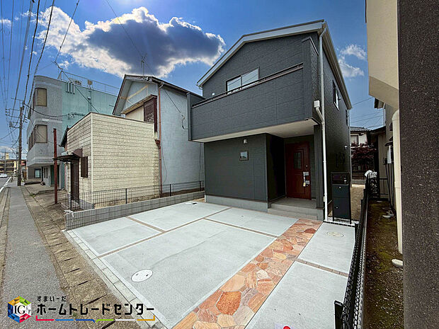 美しい緑と良好な住環境が守られてきたこの街に、新築戸建てが誕生致しました。穏やかな空気の流れる落ち着いた住環境です。ぜひ、現地へ足をお運びいただき実際の環境・陽当たりをご確認下さいませ♪