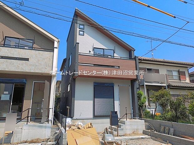 閑静な住宅地で子育て家族にピッタリ。毎日のお散歩も快適な緑に恵まれたエリアで、自然に包まれた穏やかな暮らしを実現するための、ゆとりある住環境が整っています。緑の潤いを感じながらホッと生活できそう。