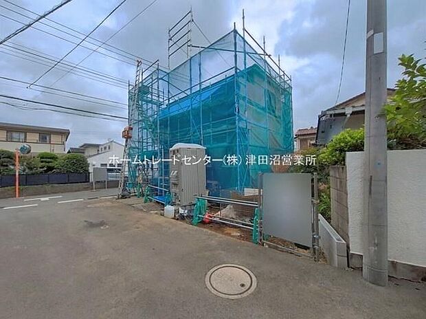 美しい緑と良好な住環境が守られてきたこの街に、新築戸建てが誕生致しました。穏やかな空気の流れる落ち着いた住環境です。ぜひ、現地へ足をお運びいただき実際の環境・陽当たりをご確認下さいませ♪