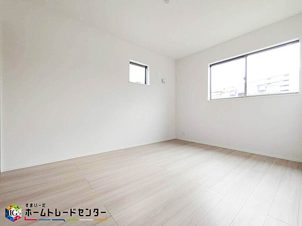 【リビング以外の居室】全居室に充分な広さの収納を完備しておりますので、いつでもお部屋をすっきりとお使い頂けます。お子様のお片付けも捗り、自立の成長にも繋がりそうです♪