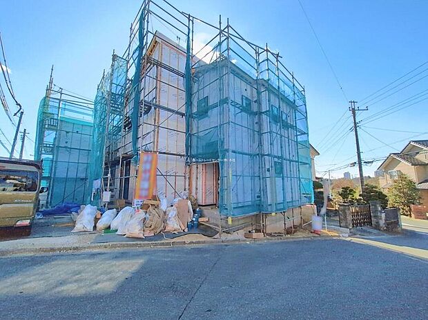 【現地外観写真】※1号棟
物件データだけでは判断できません!実際に小、中学校までの通学路を歩いてみるのもいいですね♪車からは見えない楽しい発見がきっとあります♪