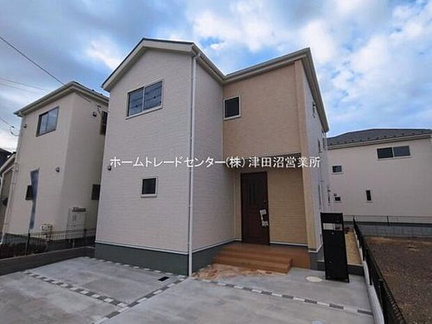 【現地外観写真】四季を通じて自然と触れ合えるスポットが周辺には盛りだくさん!お散歩やジョギング、週末のご家族での遊びに最適です。目の前に広がる開放感とゆとり、暮らしの夢を育む理想の住まいがここにはあります。