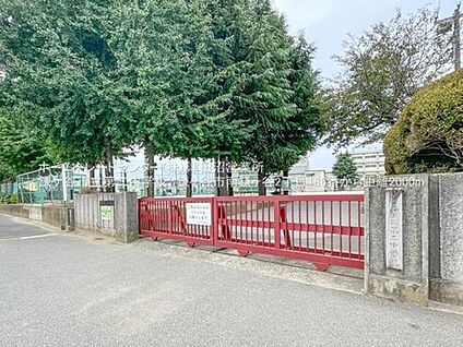 鎌ケ谷市立第二中学校 2000m(徒歩25分)
