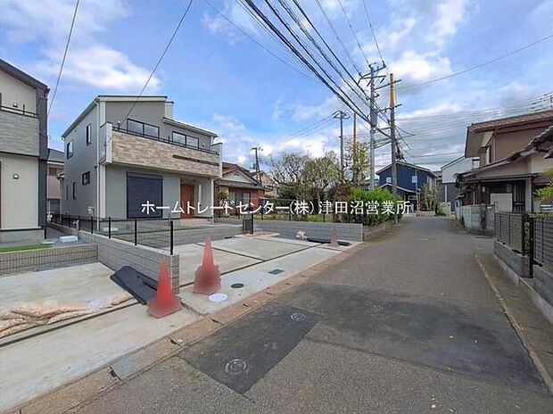 【前面道路含む現地写真】この風景が暮らしの一部に。毎日がイキイキと笑顔溢れる暮らしの始まりです♪ぜひ一度この見晴らしを体感してみませんか♪ご都合の良い時　自由に外観ご覧になれます。ご内見ご希望の際はぜひお気軽にご連絡下さい♪