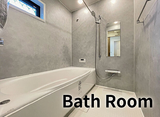 【【浴室】】快適さと機能性を備えた理想の空間。
高い保温性能を備えた浴室乾燥暖房機付システムバスで心地よいバスタイムを。
寒い季節でも暖かく、清潔な空間を提供します。