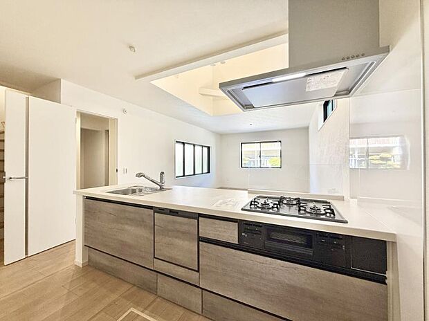 ■シンプルで機能的、毎日使いやすいキッチン